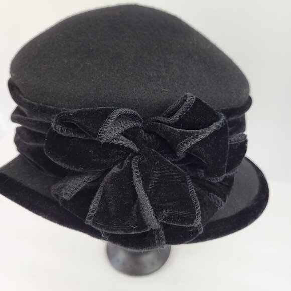 Vintage Arlin Black Wool Cloche Hat With Velvet Ribbon & Bow Detail main image 4